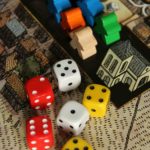 Würfel und Spielfiguren